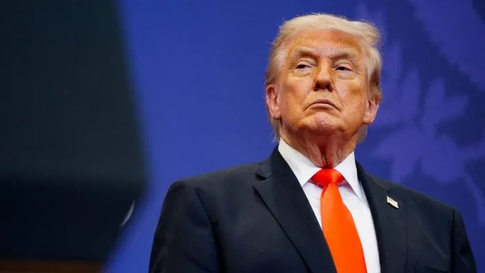 “New York Post”: Trump pezullon përkohësisht sulmet ndaj Iranit, por paralajmëron se lufta mund të rikthehet