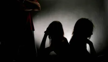 Nga familja te rrjetet sociale, psikologia tregon shkaqet që po ushqejnë dhunën mes të miturve