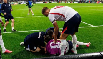 Nga festimet te dëmtimi absurd dhe transferimi në spital, Henderson vlerëson shpirtin luftarak të Anglisë