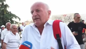 Nga Italia në Tiranë, qytetari i bashkohet protestës: Shqipëria është marrë peng