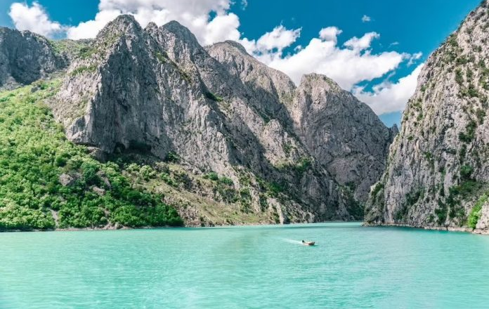 Nga qytetet e UNESCO-s te plazhet e Jonit, media italiane zbulon 15 mrekullitë e Shqipërisë