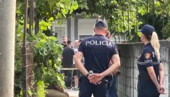 Ngjarje e rëndë në Fier! Burri vret ish-vjehrrin dhe plagos ish-vjehrrën, merr peng ish-bashkëshorten e tij