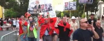 Nis marshimi nga sheshi “Skënderbej”, drejt Kryeministrisë/ Protestuesit kërkojnë dorëheqjen e kryeministrit