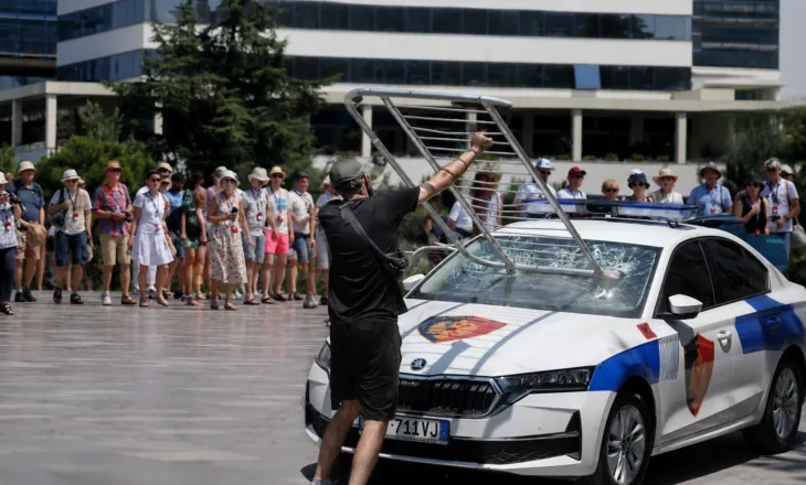“Nis paqësisht, por…” / Protesta para Kuvendit, ambasada e SHBA paralajmëron amerikanët në Tiranë: Shmangni zonën!