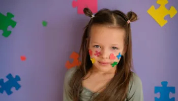 Një dozë e vetme përmbysi simptomat e ngjashme me autizmin te minjtë e rritur brenda pak orësh