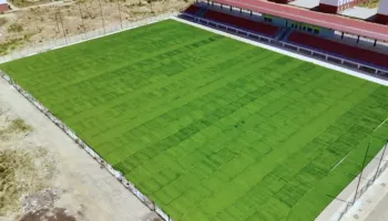 Një tjetër stadium i shtohet kryeqytetit, nis shtrimi i tapetit