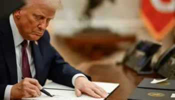 Një vit i tërë me mesazhe të koduara dhe paralajmërime të ashpra nga SHBA, ja si urdhri 14157 i presidentit Trump…