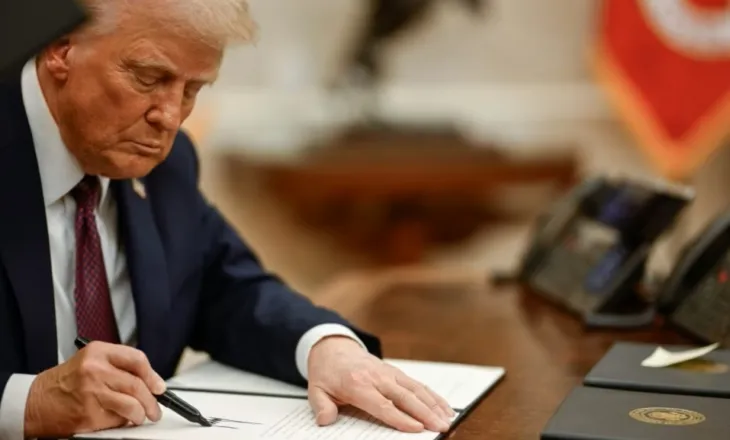 Një vit i tërë me mesazhe të koduara dhe paralajmërime të ashpra nga SHBA, ja si urdhri 14157 i presidentit Trump…