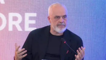 “Njerëzit po kalojnë nga mjekët te fallxhoret”, Rama jep porosi: Mos lejoni ‘zgjidhjet magjike’ të fitojnë terren