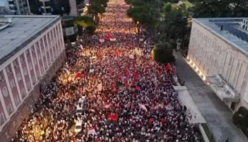 “Njerëzit protestojnë çdo ditë kundër korrupsionit”/ “Der Standard” jehonë tubimit në Shqipëri: Gjithnjë e më shpesh…
