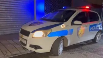 Njerku dhunon rëndë 18-vjeçarin në Korçë, i riu transportohet në spital