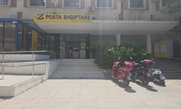 Nuk arkëtoi 69 milionë lekë të pensioneve dhe ndihmave sociale, arrestohet ish-drejtoresha e postës