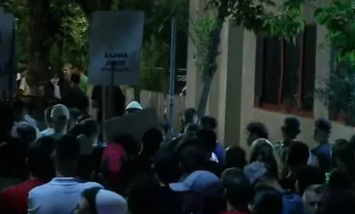 ‘Nuk janë pjesë e protestës’, qytetarët distancohen nga incidenti te Komisariati 3: 4 persona ishin të infiltruar