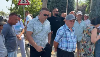 ‘Nuk na është paguar qeraja e tokës’, dhjetëra banorë në protestë pranë zyrave të “Bankers Petroleum”