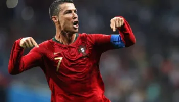 “Nuk tërhiqem”/ Cristiano Ronaldo përgënjeshtron motrën e tij: Nuk marr më vendime të nxituara