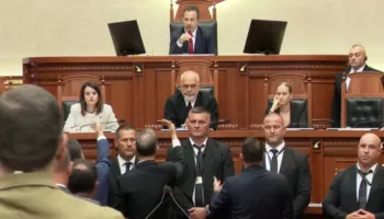 Opozita bllokon foltore, Rama në Kuvend, kalohet në votim dhe mbyllen diskutimet