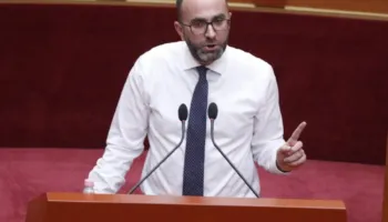Opozita dëbon Avokatin e Popullit, Bardhi: Është ushtar i Edi Ramës, po provokoni opozitën