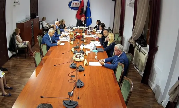 Opozita propozon dënimin e thirrjeve të ministres serbe, socialistët votojnë kundër