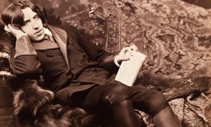 Oscar Wilde një gjeni i shkatërruar nga një shoqëri tepër e vogël për ta pranuar atë