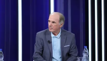 Pa kokë nuk ecet/ Preç Zogaj flet për protestën: Nuk negocion turma dhe sheshi por …
