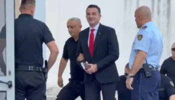 Padia ndaj Ols Dados, Erion Veliaj në Gjykatën Administrative: Për 540 ditë më ka rrëmbyer nga detyra dhe nga familja