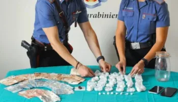Padova/ Arrestohet 21-vjeçari shqiptar, kapet me qindra doza kokaine dhe euro cash