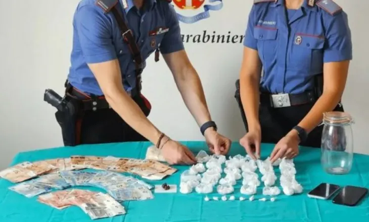 Padova/ Arrestohet 21-vjeçari shqiptar, kapet me qindra doza kokaine dhe euro cash