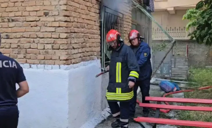 Pallati përfshihet nga flakët, ndërron jetë i moshuari (EMRI)