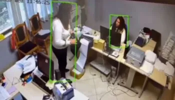 Pamjet që fundosin ish-drejtoreshën e Postës/ Kamerat zbulojnë lëvizjen e thasëve me para