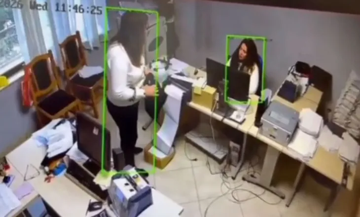 Pamjet që fundosin ish-drejtoreshën e Postës/ Kamerat zbulojnë lëvizjen e thasëve me para