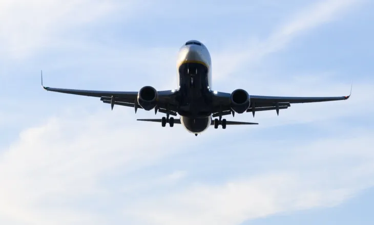 Panik në fluturimin e Ryanair: Pasagjerë të lënduar nga turbulencat e rënda