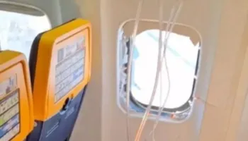 Paniku në ajër, çahet xhami i avionit gjatë fluturimit