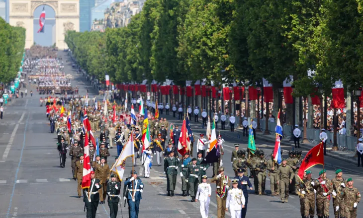 Parada e Bastiljes në Paris, trupat shqiptare në rreshtin e parë të “Koalicionit të Vullnetarëve”