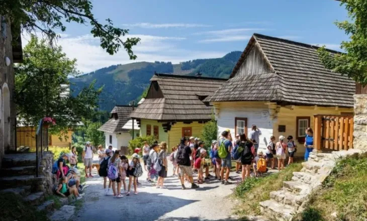 Paradoksi i turizmit! Fshati i UNESCO-s me vetëm 17 banorë kërkon më pak vizitorë