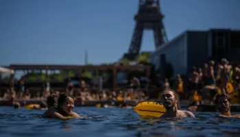 Parisi rihap pikat e notit në Senë, rituali veror vazhdon