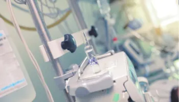 Parlamenti francez miratoi një ligj që legalizon eutanazinë për pacientët në fazë terminale