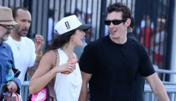 Pas dasmës luksoze, Dua Lipa dhe Callum Turner tërheqin vëmendjen në finalen e Botërorit (FOTO)
