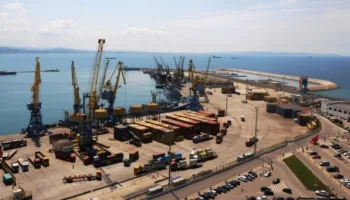 Pas dështimit të tenderit, porti i Porto Romanos mbetet pezull, qeveria “pret” 98.4% të fondeve
