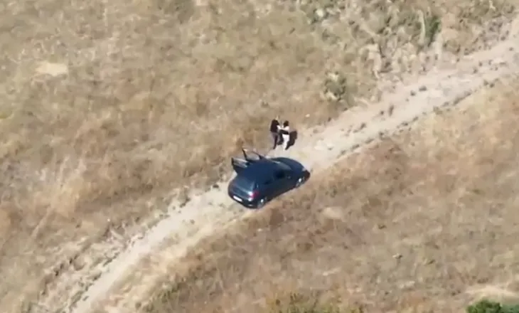 Pas orësh negociata, dalin pamjet kur Nertil Buzi liron ish të dashurën që mbante peng