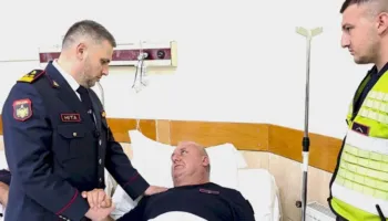 Pas përplasjeve, Hita viziton policët e plagosur: Sakrifica juaj nuk do të harrohet!