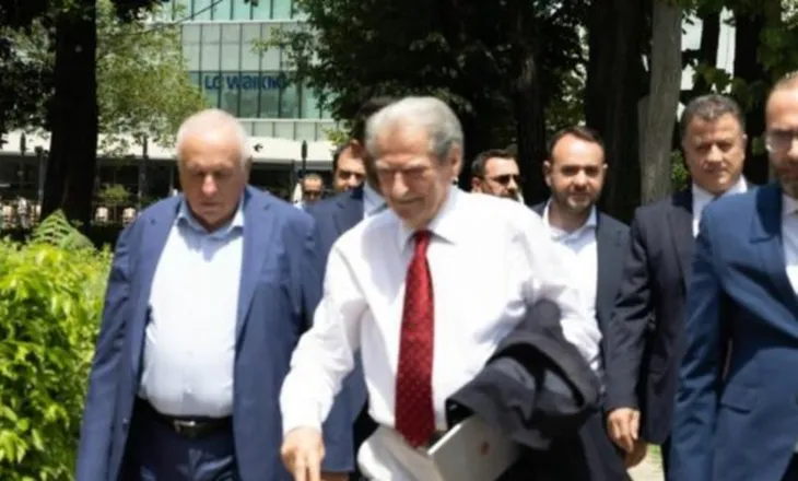 PD thyen bojkotin, demokratët hyjnë në Kuvend nga Akademia e Shkencave