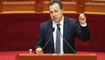 Peleshi shpërthen pas protestës: Asgjë nuk justifikon dhunën dhe kaosin