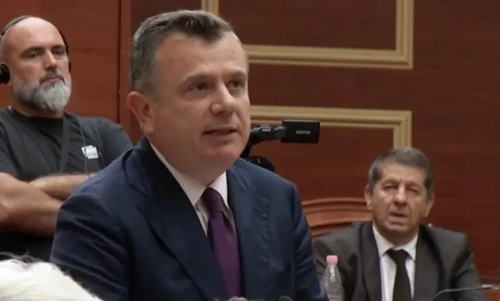 Peleshi uron Bidon në Kuvend, Balla ‘thumbon’ Berishën: Ka nga ata që kanë ndryshuar datën e lindjes