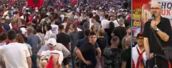 “Për dashurinë jap jetën, por për Atdheun jap dashurinë”/ Aktori i njohur, Mehdi Malkaj në mbështetje të protestës