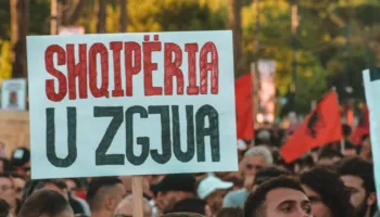 “Përfaqësuesit e protestës do takohen LIVE me Ramën”, deputetja jep lajmin: Jemi drejt dialogut!