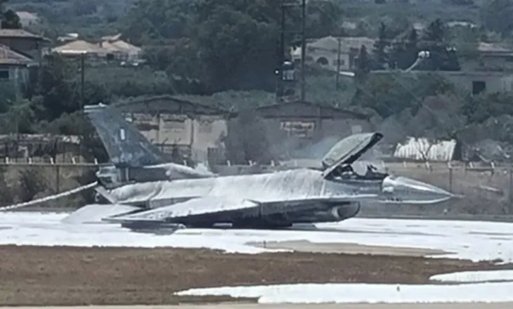 Përfshihet nga flakët avioni F-16 në Greqi, kaos në aeroportin e Zakynthos