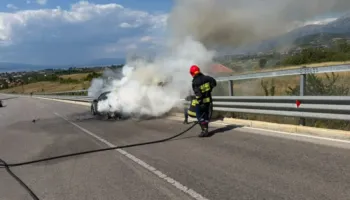 Përfshihet nga flakët ‘Benzi’ në aksin Qafë Plloçë-Pogradec, dyshimet e para