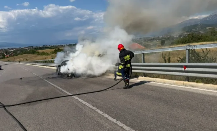 Përfshihet nga flakët ‘Benzi’ në aksin Qafë Plloçë-Pogradec, dyshimet e para