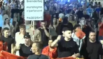 Përfundon protesta e 46-të për dorëheqjen e kryeministrit, qytetarët mbyllin marshimin në Tiranë: Nesër më shumë!