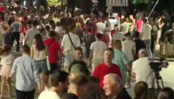 Përfundon protesta, qytetarët nisin marshimin nëpër Tiranë